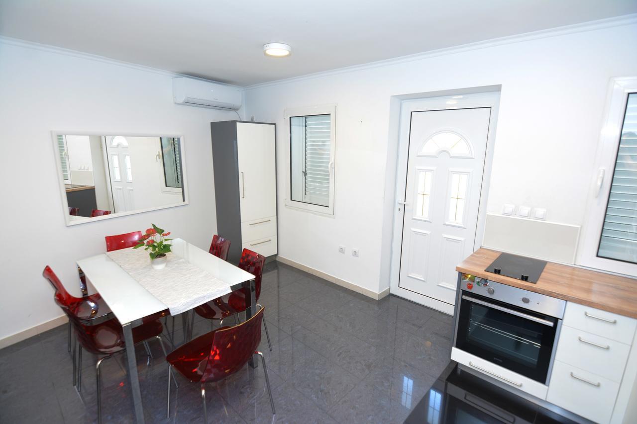 Tropicoco Apartments Tivat Bagian luar foto