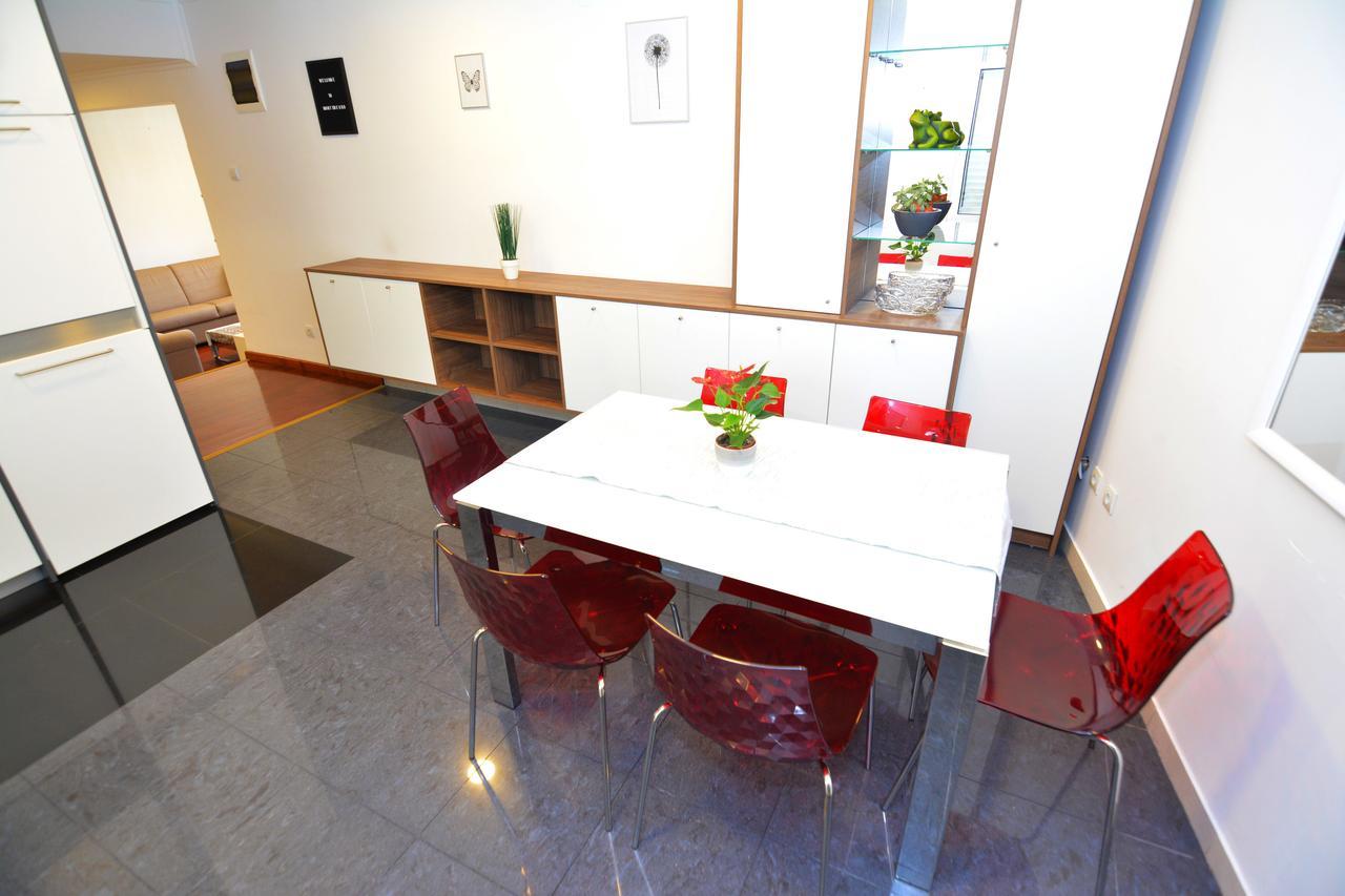 Tropicoco Apartments Tivat Bagian luar foto