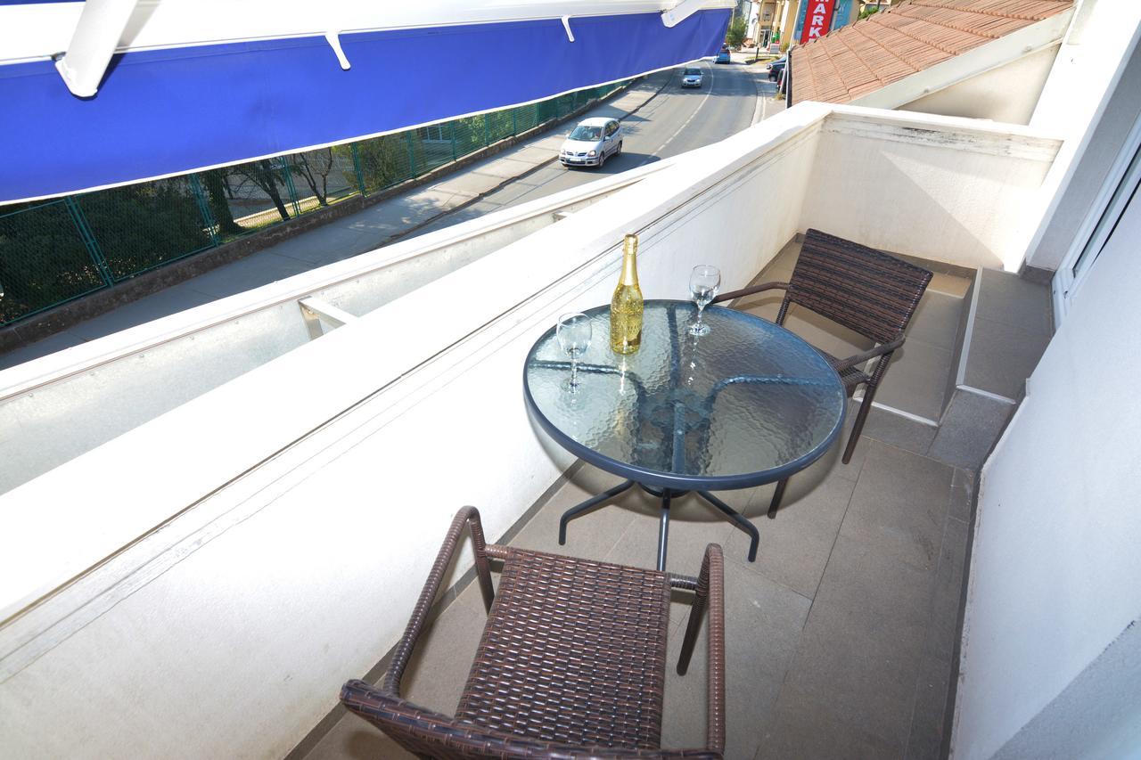 Tropicoco Apartments Tivat Bagian luar foto