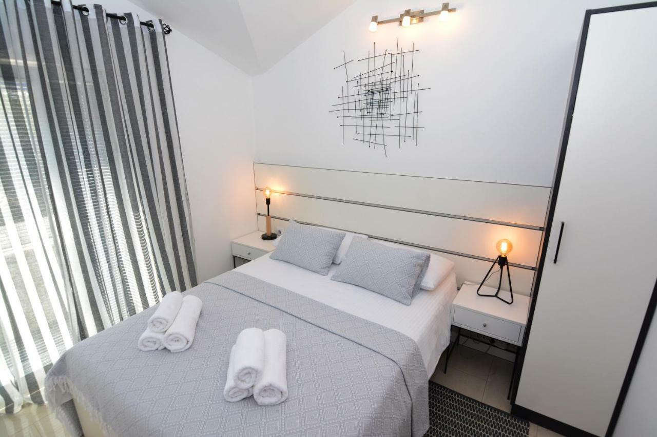 Tropicoco Apartments Tivat Bagian luar foto